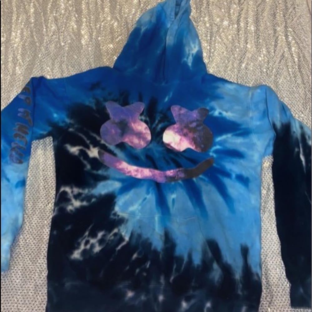 "FREE GIFT W/PURCHASE Mello" hoodie